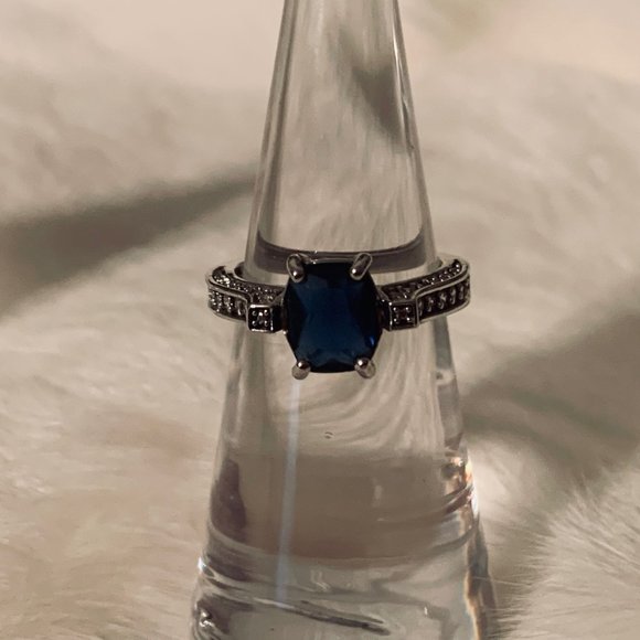 Silver Tone Fashion Ring with Blue and Clear Stones Size 5 - Picture 1 of 8